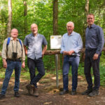 Claus Mayr, Dr. Manfred Aletsee, Prof. Karl-Heinz Erdmann und Stefan Ast am Eingang des Freyenter Walds